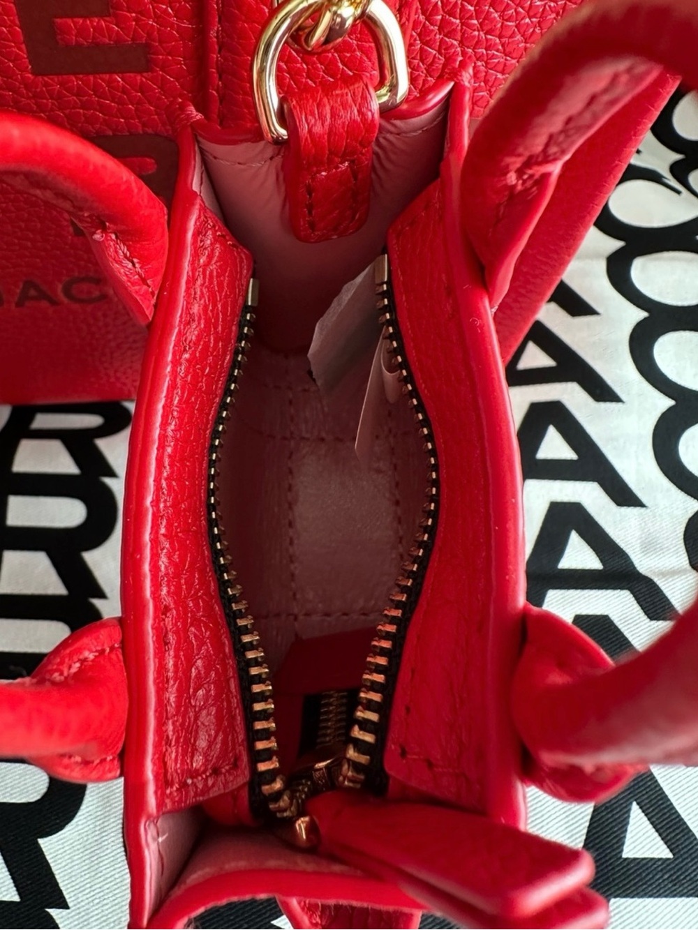 Marc Jacobs The Nano Bag Charm True Red - Picture 2 of 3